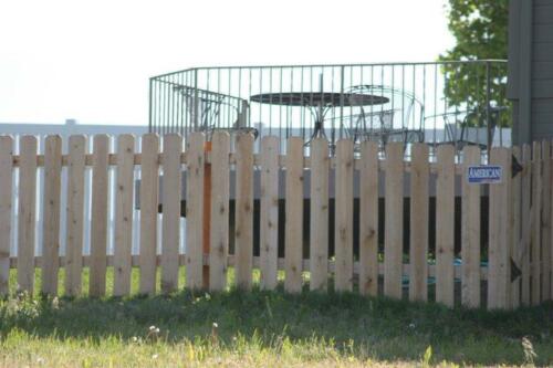 4-6 foot tall flat rectangular picket fence