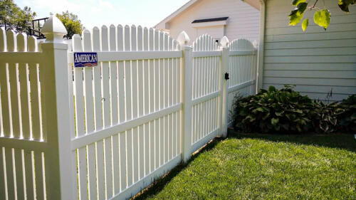 4-6 foot off-white vinyl picketed fence with an over-scalloped cut